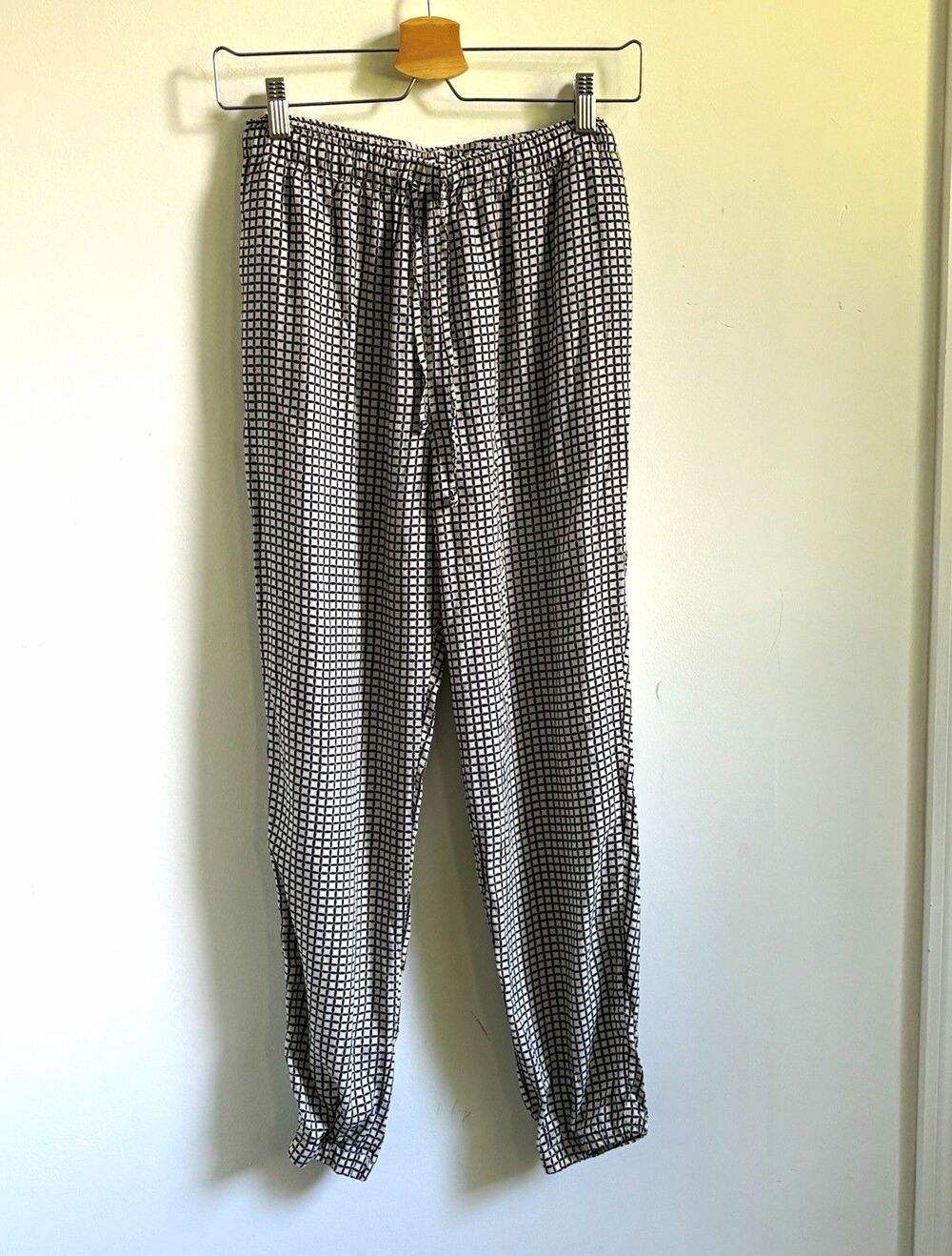 UNIQLO Black White Check Jogger Pants Sz S Rayon Drawstring Elastic Waist